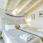 Evita's Ikia Seaside Luxury House Hébergement de vacances *