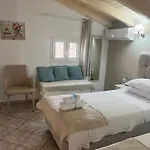 Hébergement de vacances Evita's Ikia Seaside Luxury House Mesongí