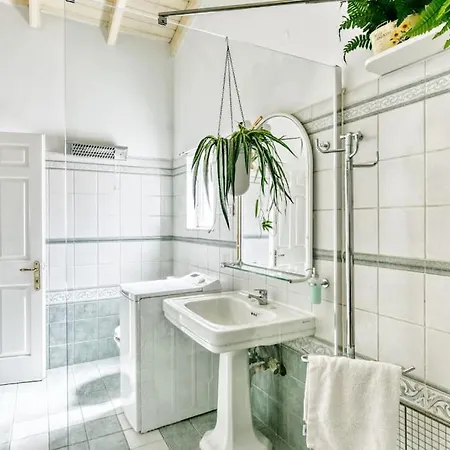 Prázdninový dům Evita's Ikia Seaside Luxury House