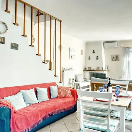 Prázdninový dům Evita's Ikia Seaside Luxury House