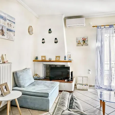 Evita's Ikia Seaside Luxury House Mesongi