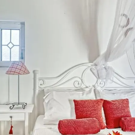 Evita's Ikia Seaside Luxury House Holiday home *