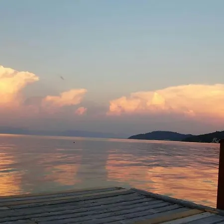 Holiday home Evita's Ikia Seaside Luxury House Mesongi