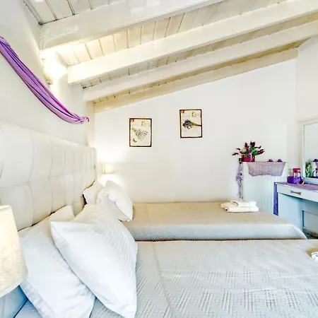 Evita's Ikia Seaside Luxury House 別荘 *