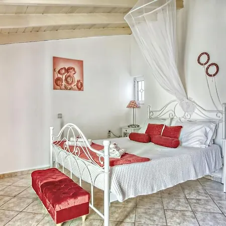 Evita's Ikia Seaside Luxury House 別荘 Mesongí