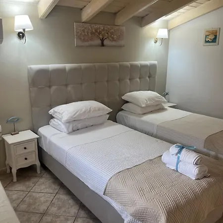 Evita's Ikia Seaside Luxury House 別荘 Mesongí