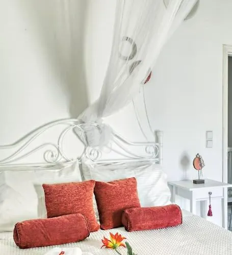 Evita's Ikia Seaside Luxury House *