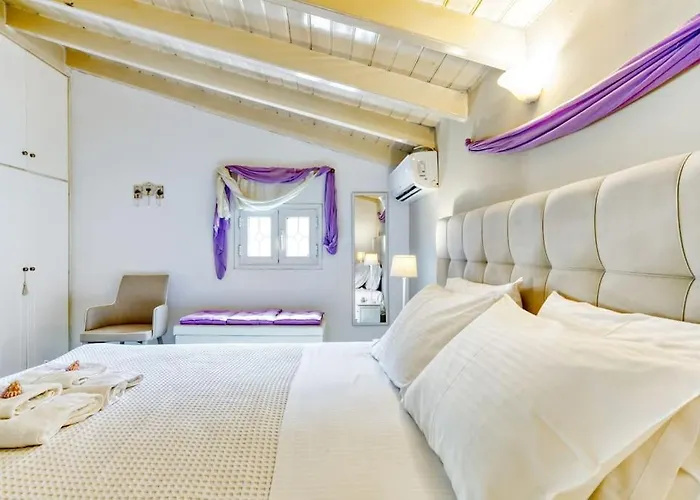 Feriehus Evita's Ikia Seaside Luxury House *